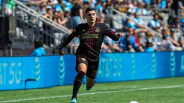 CHARLOTTE, NC - APRIL 10: Ronaldo Cisneros (29) of Atlanta United chases a loose ball during a soccer match between the Charlotte FC and the Atlanta United on April 10, 2022 at Bank of America Stadium in Charlotte, NC. (Photo by David Jensen/Icon Sportswire via Getty Images)
