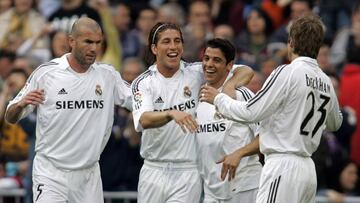 Sergio Ramos celebra un gol junto a Zidane, Cicinho y Beckham.