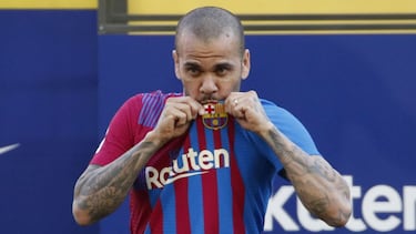 Qué fue de Dani Alves: El ‘rey de los títulos’ y su caída del Olimpo del fútbol