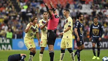 C&oacute;rdova recibe su primera expulsi&oacute;n frente a Pumas