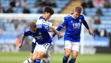 23 May 2021, United Kingdom, Leicester: Leicester City's Timothy Castagne and Marc Albrighton battle for the ball with Tottenham Hotspur's Son Heung-min during the English Premier League soccer match between Leicester City and Tottenham Hotspur