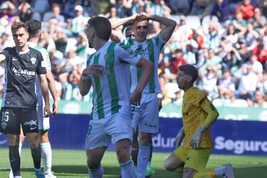 Dituro y Rashani hacen que el Elche sueñe despierto en Córdoba