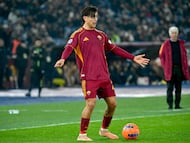 Roma's Argentine forward #21 Paulo Dybala gestures during the Italian Serie A football match between AS Roma and Genoa at the Olympic Stadium in Rome on December 29, 2025. (Photo by Filippo MONTEFORTE / AFP)