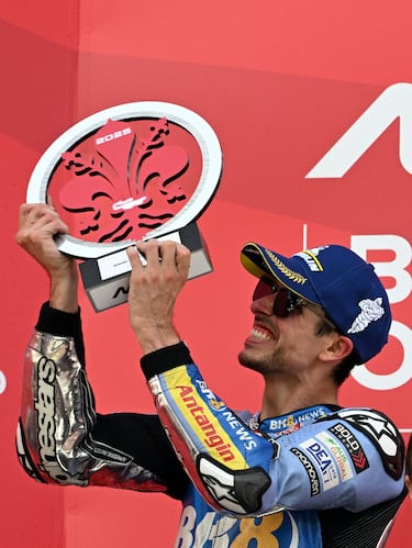 Álex Márquez en el podio del Autódromo Internacional del Mugello.