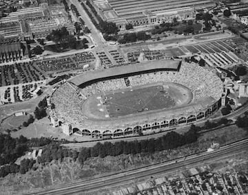 El Estadio de Wembley (1923) fue adaptado para ser el estadio olímpico. Crearon, alrededor del campo, una pista de ceniza para las diferentes pruebas de atletismo. No se construyó una villa olímpica, así que los atletas tuvieron que dormir en barracones usados durante la Guerra. En el río Támesis se disputaron las pruebas de piragüismo y remo.