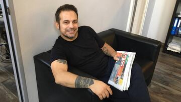 Nikolaidis posa para AS.