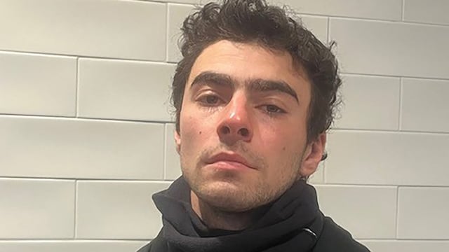 El Departamento de Justicia buscará la pena de muerte para Luigi Mangione, acusado de asesinar a tiros al CEO de UnitedHealthcare, Brian Thompson.