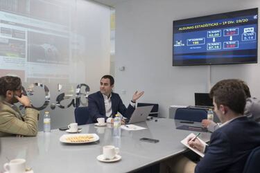 "No debe estar en la sala VOR quien no haya pitada con VAR"