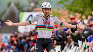 Pogacar retoma su rutina con otro triunfo aplastante en el muro de Huy