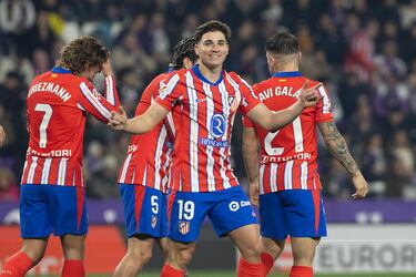 Julián Álvarez celebrando su gol, el segundo para el equipo rojiblanco.