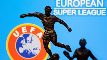 FILE PHOTO: FILE PHOTO: Metal figures of football players are seen in front of the words "European Super League" and the UEFA logo in this illustration taken April 20, 2021. REUTERS/Dado Ruvic/Illustration/File Photo/File Photo