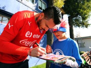 La Roja compartió con niños