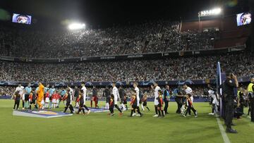 19/09/18 PARTIDO CHAMPIONS LEAGUE
 FASE DE GRUPOS GRUPO H ESTADIO DE MESTALLA 
 VALENCIA - JUVENTUS 
 SALIDA JUGADORES SALUDO INICIAL
 AFICION MESTALLA
 