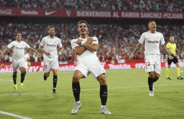 1-0. André Silva celebró el primer gol.