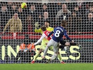 Soccer Football - Premier League - Brentford v Arsenal - GTech Community Stadium, London, Britain - February 12, 2026 Brentford's Keane Lewis-Potter scores their first goal REUTERS/David Klein EDITORIAL USE ONLY. NO USE WITH UNAUTHORIZED AUDIO, VIDEO, DATA, FIXTURE LISTS, CLUB/LEAGUE LOGOS OR 'LIVE' SERVICES. ONLINE IN-MATCH USE LIMITED TO 120 IMAGES, NO VIDEO EMULATION. NO USE IN BETTING, GAMES OR SINGLE CLUB/LEAGUE/PLAYER PUBLICATIONS. PLEASE CONTACT YOUR ACCOUNT REPRESENTATIVE FOR FURTHER DETAILS..