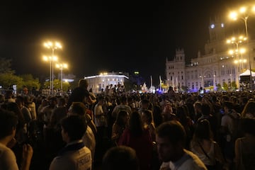 Los seguidores se reunieron en la Plaza de Cibeles para celebrar la decimocuarta Champions League del Real Madrid.