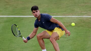 Tennis - Queen's Club Championships - The Queen's Club, London, Britain - June 18, 2024 Spain's Carlos Alcaraz in action during his round of 32 match against Argentina's Francisco Cerundolo Action Images via Reuters/Paul Childs