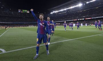 2-1. Messi celebró el segundo gol.