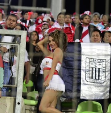 La belleza y los colores tiñeron las gradas en la primera fase de Copa América. 