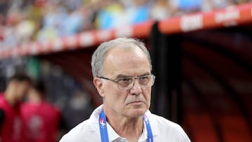LAS VEGAS, NEVADA - JULY 06: Head coach Marcelo Bielsa of Uruguay looks on before a CONMEBOL Copa America 2024 quarterfinal match against Brazil at Allegiant Stadium on July 06, 2024 in Las Vegas, Nevada. Uruguay defeated Brazil 4-2 in a penalty shootout. Ethan Miller/Getty Images/AFP (Photo by Ethan Miller / GETTY IMAGES NORTH AMERICA / Getty Images via AFP)