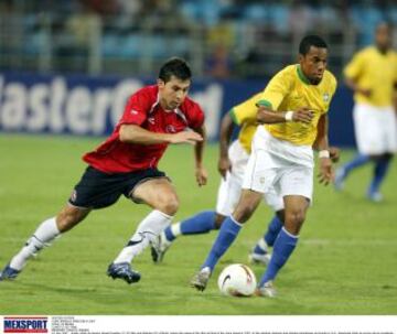 07 de julio de 2007: Nuevamente Brasil y Chile se toparían en Copa América, esta vez en la ronda de cuartos de final del certamen. Brasil sacó su poderío y humilló a Chile, derrotándolo por 6 a 1. Anotaron Juan (16'), Julio Baptista (23'), Robinho (27' y 50'), Josué (68') y Vagner Love (86'). Para 'La Roja', descontó Humberto Suazo (76') con una vaselina que batió al portero Doni.