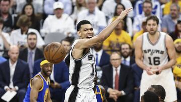May 20, 2017; San Antonio, TX, USA; San Antonio Spurs guard Danny Green (14) reacts after losing the ball during the fourth quarter against the Golden State Warriors in game three of the Western conference finals of the NBA Playoffs at AT&T Center. Mandatory Credit: Troy Taormina-USA TODAY Sports