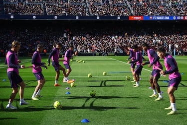 Los jugadores del FC Barcelona durante el entrenamiento tras la reapertura del Spotify Camp Nou.
