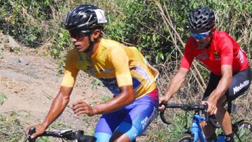 Óscar Sevilla sigue la rueda del líder de la Vuelta al Táchira.