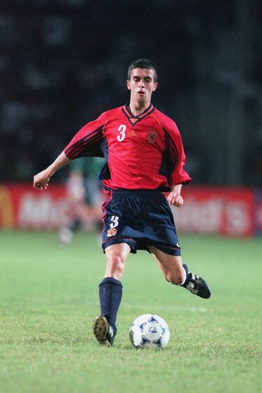 El defensa era uno de los futbolistas más prometedores de esta España. Militaba en el Barça, pero no cuajó en el Camp Nou. Llegó a debutar en un partido. Luego pasó por Tenerife, Algeciras, Almería, Pontevedra, Sabadell y Badalona, donde colgó las botas en 2015. Probó un tiempo como segundo entrenador.

