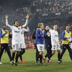 Locura en Mestalla: "Illa, illa, illa, nos vamos a Sevilla"