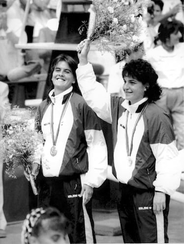 El 8 de agosto de 1992 conseguían la medalla de plata en el torneo de dobles femenino de tenis