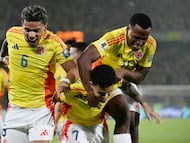 Jhon Arias celebra el gol de la Selección Colombia