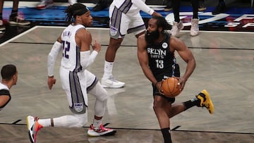 James Harden, durante el partido de la NBA que ha enfrentado a Brooklyn Nets y a Sacramento Kings.