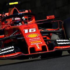 Leclerc vuela con el Ferrari y el McLaren de Sainz se destaca