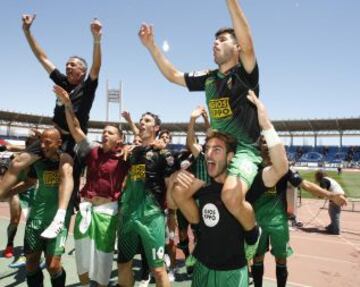 Celebracin del ascenso a primera divisn.