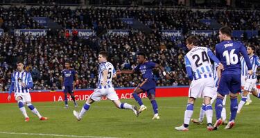 Jovic lanza la escapada
