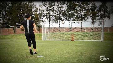 Puch fue desafiado a patear el Panenka perfecto, ¿lo logró?