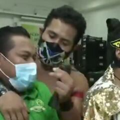 Luchadores profesionales promueven el uso de cubrebocas