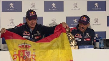 El 'descuido' de Sainz con la bandera de España en el Dakar