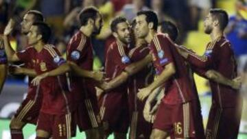 Los jugadores de la Selección celebran uno de los goles a Macedonia.