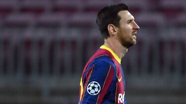 Barcelona's Argentine forward Lionel Messi leaves the pitch at the end of the UEFA Champions League group G football match between Barcelona and Dynamo Kiev at the Camp Nou stadium in Barcelona, on November 4, 2020. (Photo by LLUIS GENE / AFP)