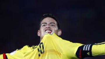 James y su amor por la Selección. Puso el corazón, después el empate.