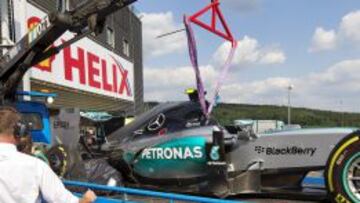 La velocidad era de 296 km/h, en el proceso de lograr su mejor punta, cuando el Pirelli trasero derecho del monoplaza de Nico Rosberg se desintegró. El alemán salió ileso del coche.