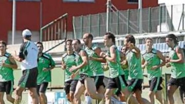 <b>¿A PUERTA CERRADA? </b>Nada de lo que los jugadores hicieron ayer en La Albericia se pudo mantener oculto. As se coló en la sesión para que no hubiera ningún secreto.