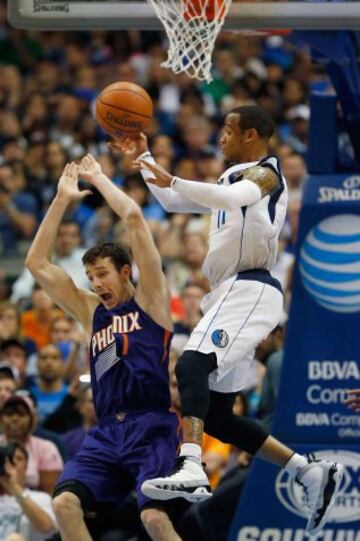 Goran Dragic pierde el balón ante Monta Ellis.