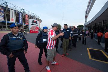 Así se vivió el ambiente previo al inicio del Clásico Nacional entre América y Chivas celebrado en el Estadio Azteca por la Jornada 10 de la Liga MX.