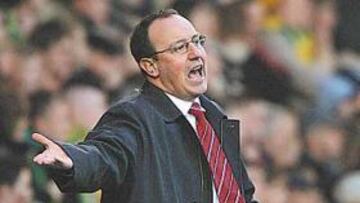 <b>RESISTE</B>. Benítez recibe los mensajes de los diarios británicos, pero resiste con sus ideas.