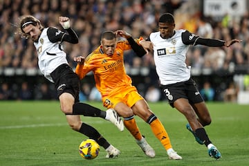 Mosquera y Yarek, en el partido contra el Real Madrid. 