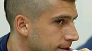 <b>ADIÓS A LA CRESTA.</B> Si Turquía llega a la final, Umit Davala se verá obligado a cambiar otra vez de imagen y se afeitará completamente la cabeza.