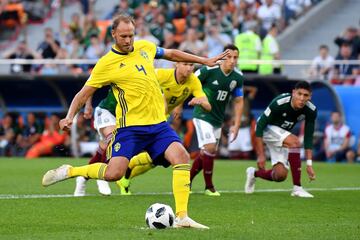 Granqvist tiró la pelota al ángulo superior izquierdo. 0-2.